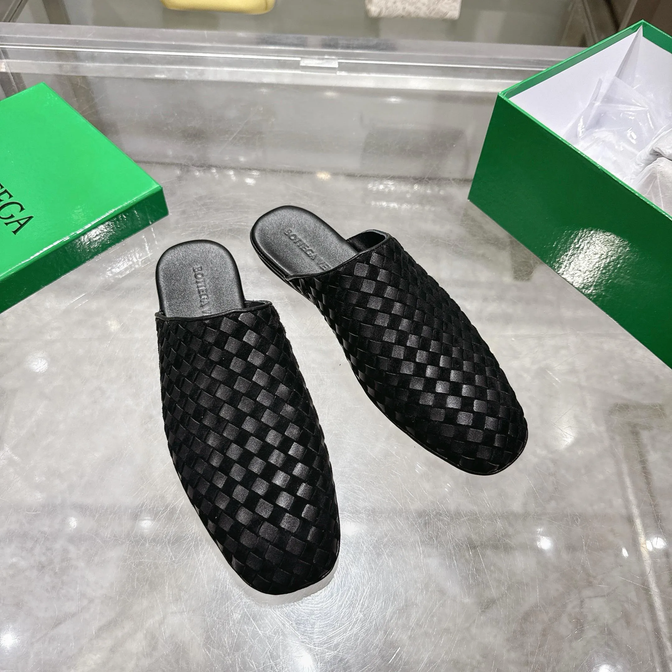 [BV] Top P: 720💰Size for couples: Female 35-39 Male 39--44 (Female 40. Male 38.45.46.47 customization is not returnable) [Note‼ ️] Add 💰 to size 46, add 💰 to size 47. Bottega Veneta's 2025 autumn counter synchronized genuine leather outsole classic woven half-drag couple model Bottega Veneta square toe flat shoes, imported mixed sheepskin, imported sheep! Leather outsole! [Rose][Rose]! Purely hand-woven and operated, the original board is reproduced one-to-one! quality assurance!